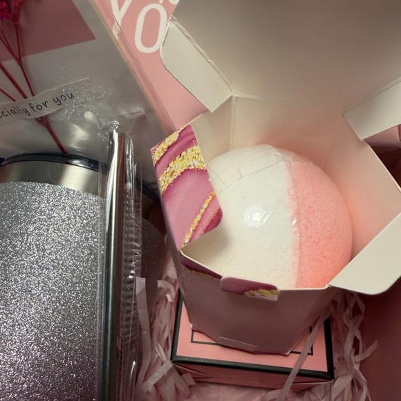 NEW Mystery Bath gift set with Tumbler - Picture 5 of 14